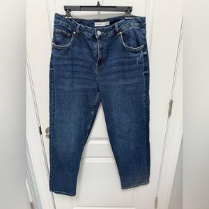 Woman’s Dark Wash Boyfriend style Jeans, Size 16, Zip Closure, 4-Pockets